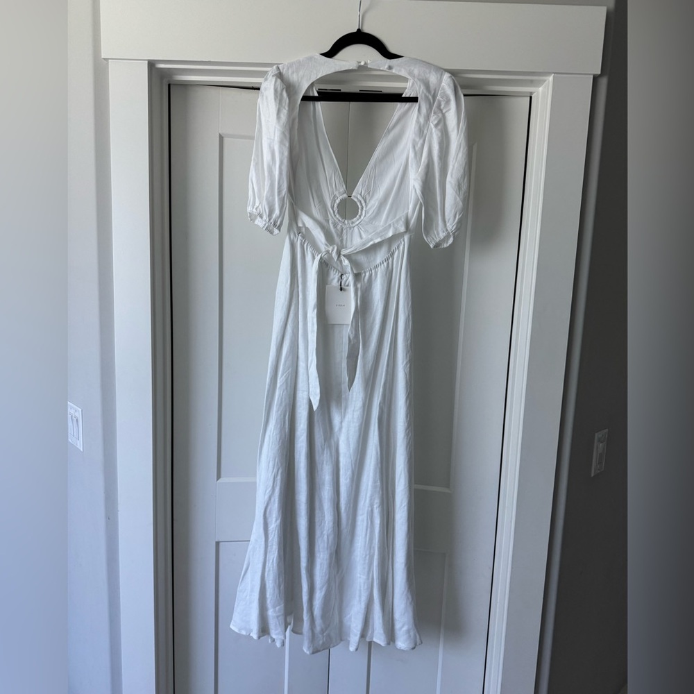 DISSH White Long Sleeve Maxi Dress. 100% linen - Picture 3 of 5